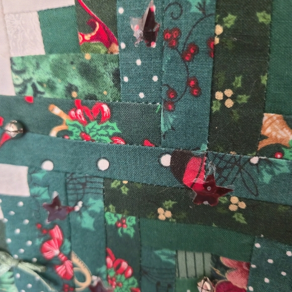 Christmas Tree Quilted Wall Hanging Handmade Decor Log Cabin Style Bells & Bows - Picture 8 of 11